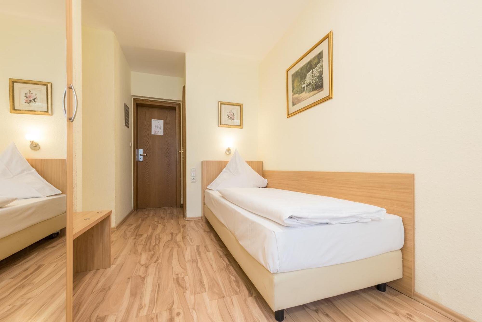 Single Room,1211727253:JPEG